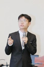 Ruizhi Zhang