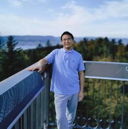 Yi Wang (王毅)