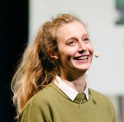 Zoe Holmes