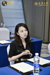 Jingyi Zhao