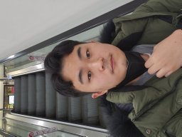 Junyong Lee