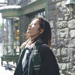 Yiwen Song