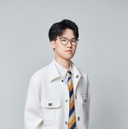 Yinan Zheng