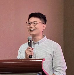 Chen Zhang (张宸)